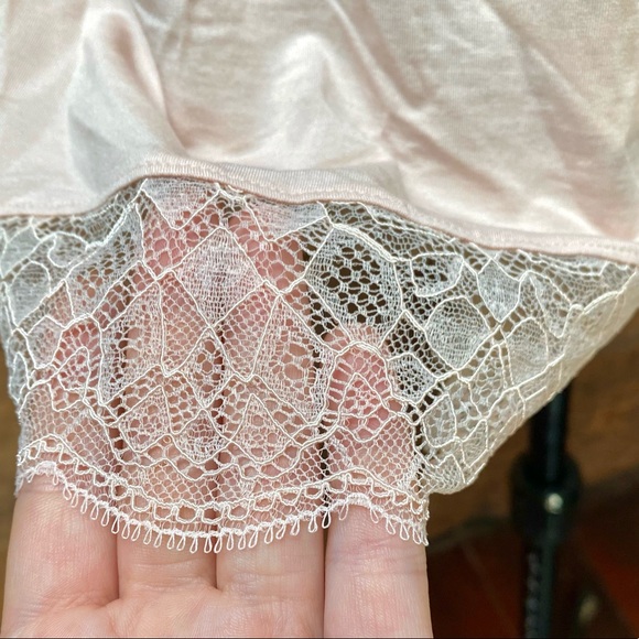 Hanro Noelia Intimate Sleep Shorts and Chemise Set - Picture 9 of 16